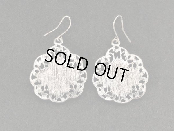 画像4: 透かしデザイン シルバートーン 揺れる ピアス USA (4)