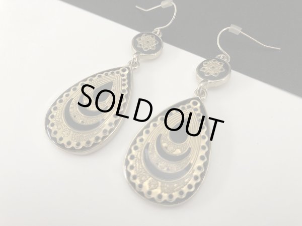 画像2: ブラック ゴールド 揺れる ピアス USA (2)