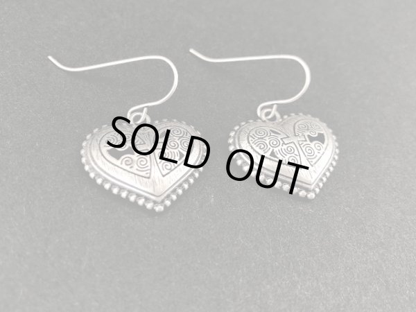 画像2: シルバートーン ? ハート 揺れる ピアス USA (2)