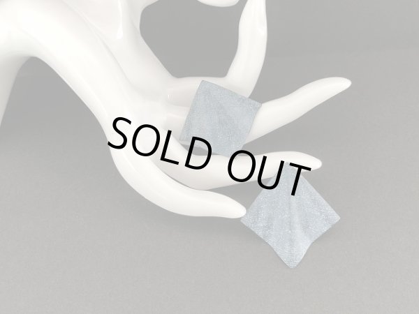 画像3: ひし形フォルム ネイビーカラー ピアス USA (3)