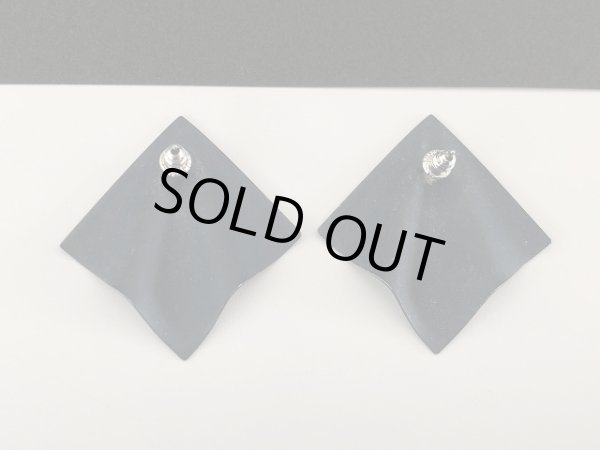 画像4: ひし形フォルム ネイビーカラー ピアス USA (4)