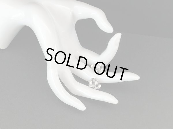 画像3: MONET モネ シルバートーン 小ぶり イヤリング USA ヴィンテージ コスチュームジュエリー (3)