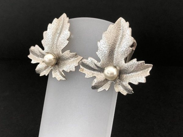 画像2: シルバートーン リーフ パール 大ぶり イヤリング USA (2)