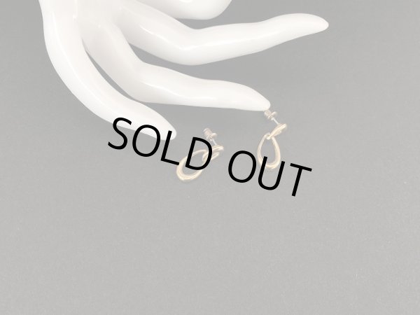 画像5: MONET モネ ゴールドトーン 小ぶりな 揺れる ピアス USA (5)