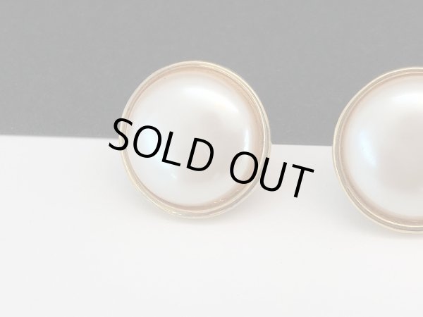 画像2: MONET モネ ゴールドトーン パール ピアス USA (2)