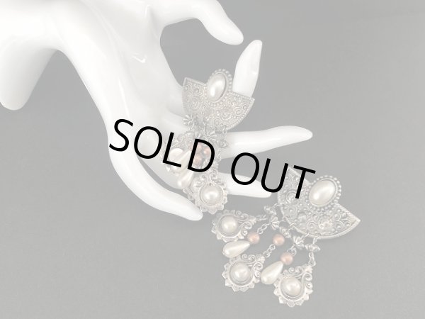 画像8: 大ぶり シルバートーン パールカラーカボッション 揺れる ピアス USA (8)