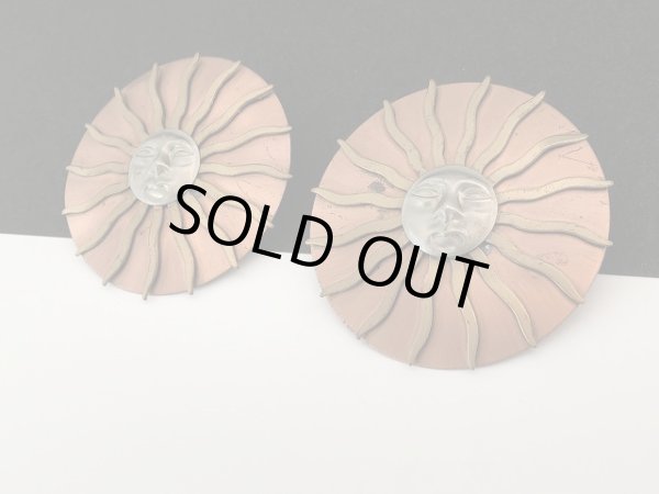 画像2: ゴールドトーン 太陽モチーフ 大ぶり ピアス USA (2)