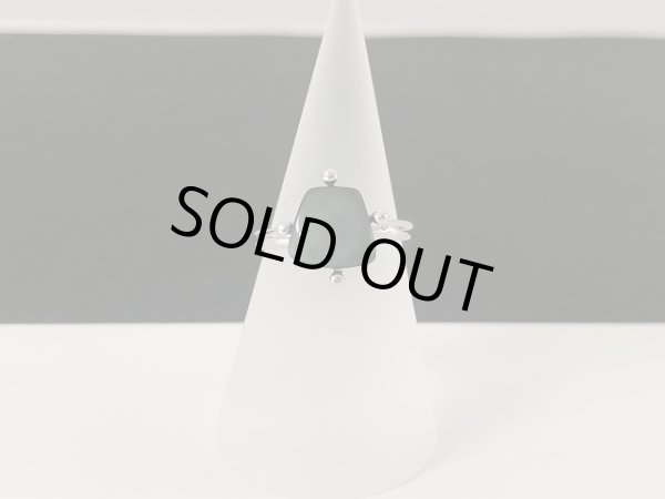 画像2: 指輪  リング シルバートーン グリーン系カラーストーン USA  (2)