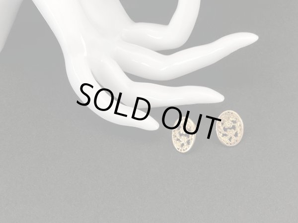 画像3: ゴールドトーン 透かしデザイン 小ぶりなピアス USA (3)