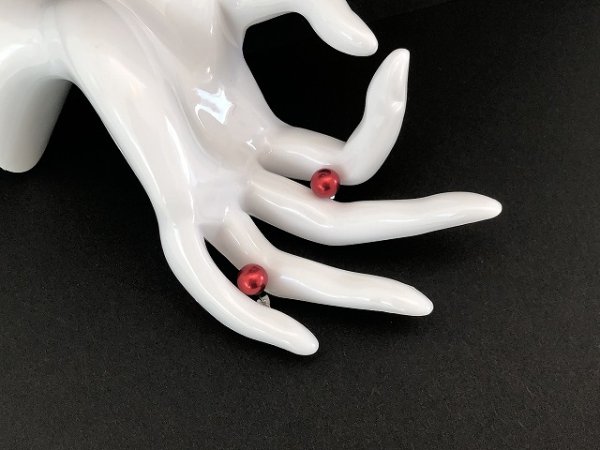 画像3: レッドカラー 一粒ビーズ 小ぶりなピアス USA (3)