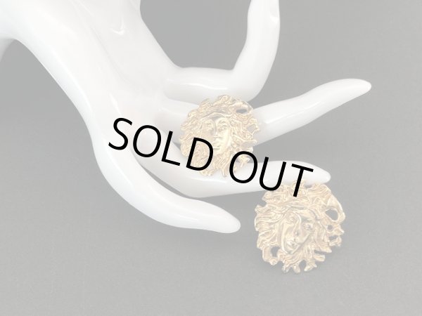 画像4: ゴールドトーン フェイスモチーフイヤリング USA (4)