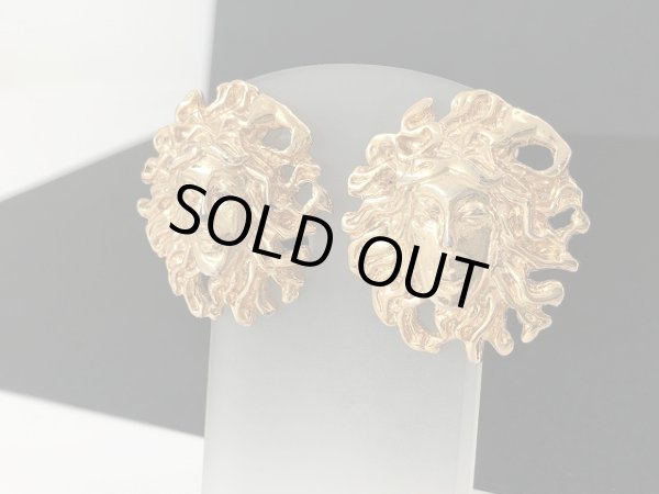 画像2: ゴールドトーン フェイスモチーフイヤリング USA (2)