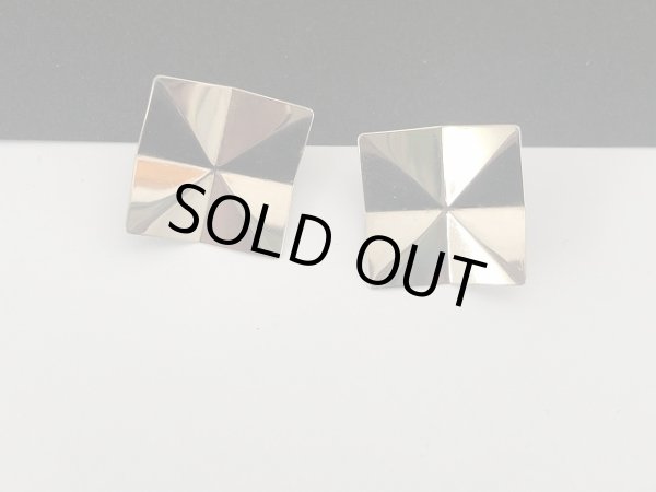 画像2: ゴールドトーン デザインピアス USA (2)