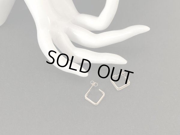 画像4: ゴールドトーン スクエアフープピアス USA (4)