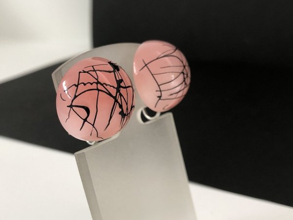 画像3: クリアピンク系×ブラックペイント イヤリング USA (3)