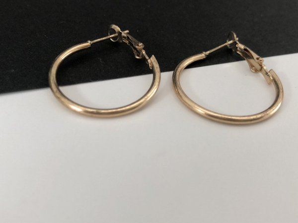 画像2: ゴールドトーン フープピアス USA (2)