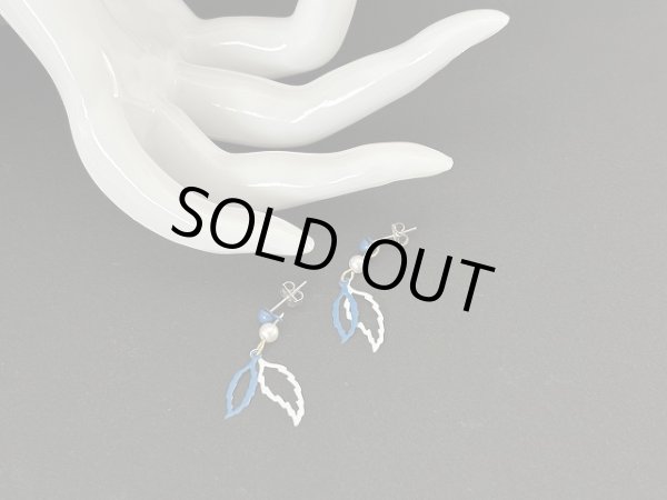 画像2: エナメルカラー リーフモチーフ 揺れるピアス USA (2)