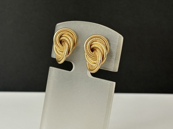 画像2: ゴールドトーン デザインピアス USA (2)