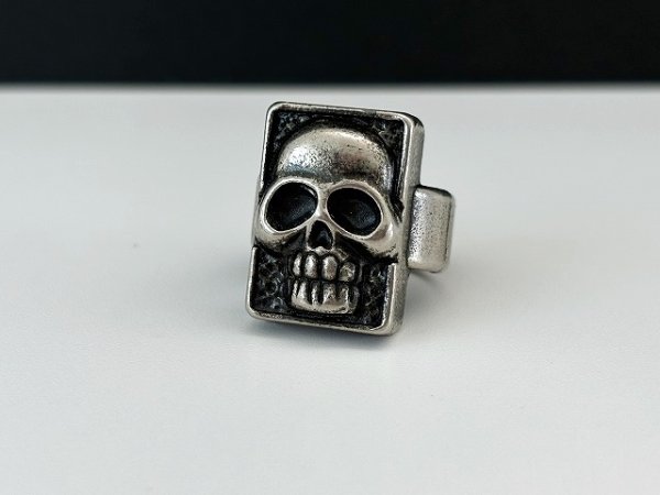 画像2: 指輪  ドクロ シルバートーン デザインリング USA  (2)